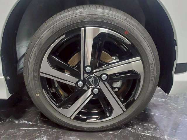 RSグレード専用15インチアルミ！デザインもおしゃれで外装とマッチしています！