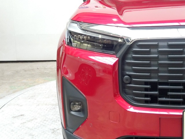 LEDヘッドライト！省電力で明るく遠くまで照らし、夜道や雨天時などの安心感を高めます☆点灯の瞬間から光量を放つLEDの特性により、トンネルへの進入直後などでも安心感のある視界を提供します！