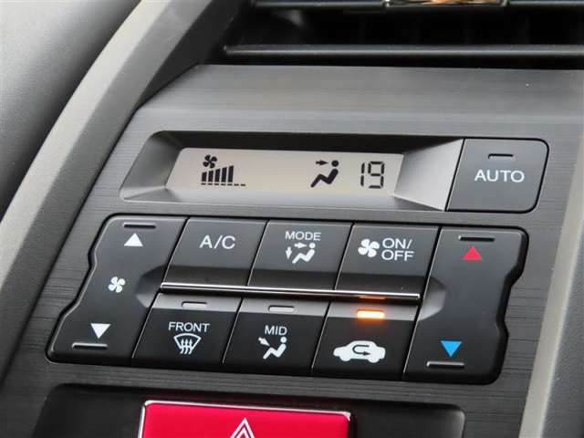 オートエアコンで車内はいつでも快適です♪