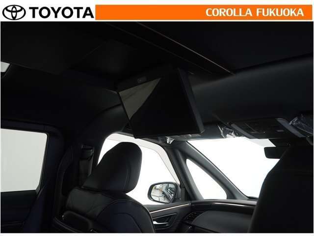 後席モニターはおもてなしの一つ、後席をエンタメの特等席に！お気に入りのビジュアルを楽しみながらロングドライブを満喫です。