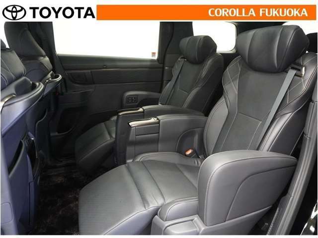 セカンドシートは左右独立のシート形状。好みの姿勢でゆったりドライブ！