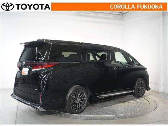 ロングラン保証は、1年間走行距離無制限のロングラン保証付。「カローラ福岡サービス認証工場」でサービスを受けられます。