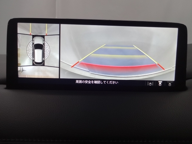 狭い場所での駐車やすれ違いなどでより的確な運転操作に役立つ360°ビューモニターが装備されています。