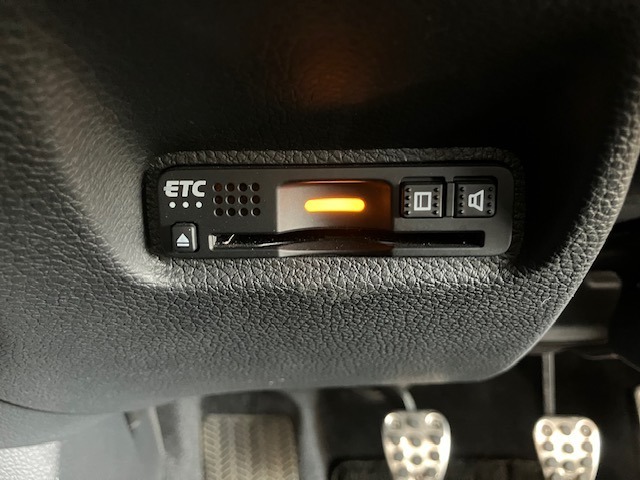 【ETC】便利なETC車載器も装備！高速道路の料金所もスムーズに通過できます。今や必須の装備ですね！お客様用にセットアップをしてのお渡しとなります！