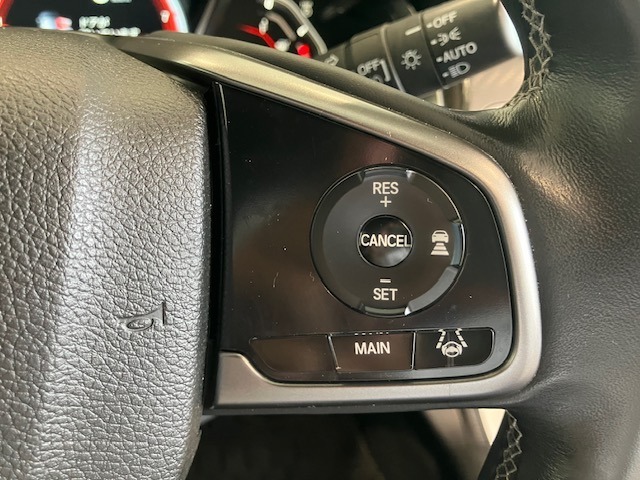 【アクティブクルーズコントロール】高速道路走行時に、予め設定した速度で定速走行が可能です！！適切な車間距離を保ちます♪