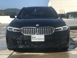 【BMWの伝統】BMWの特徴的な“キドニーグリル”は、80年以上続く伝統の形でございます。変わらないこだわりのデザインが、プレミアムブランド“BMW”を創り出します。