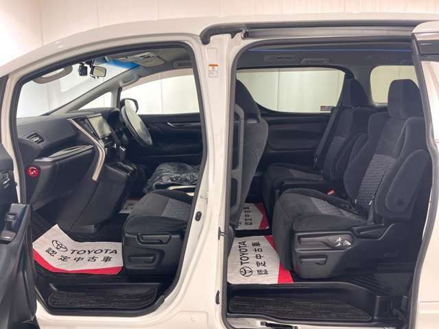 広い空間でラクラク乗り降り！アシストグリップもあるので、より安全に乗り降りができますね。