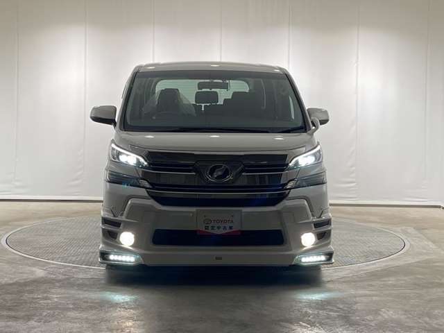 明るいLEDライトで、暗い夜道の運転も快適に。