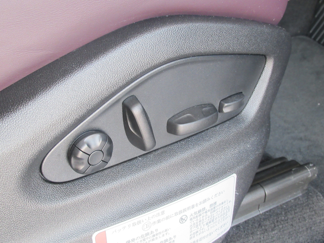 全国へ提携陸送会社を通じての遠方への販売、納車実績も多数ございます。ご納車後は最寄りのポルシェセンターにてメンテナンス、保証をお受けいただけます。ご安心してお任せ下さいませ。