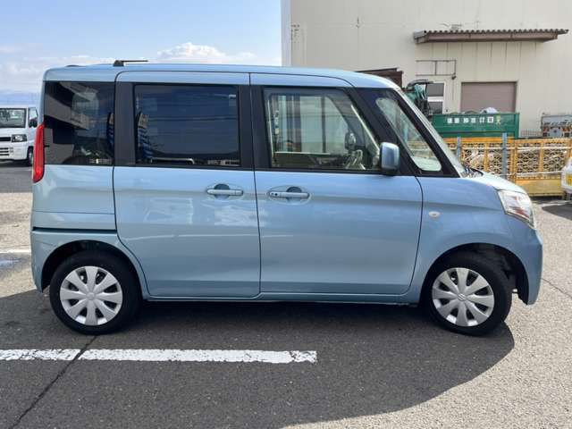 車両の品質管理は室内展示場を完備しておりますので、品質を保った状態の車両をご覧いただけます。