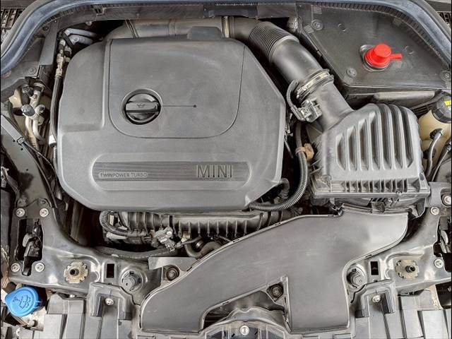 有償の修理保証「GS　WARRANTY」　をご用意。初年度登録13年未満10万km以下の輸入車まで加入でき、保証範囲も広く、輸入車238種類，無料ロードサービスも付いています。