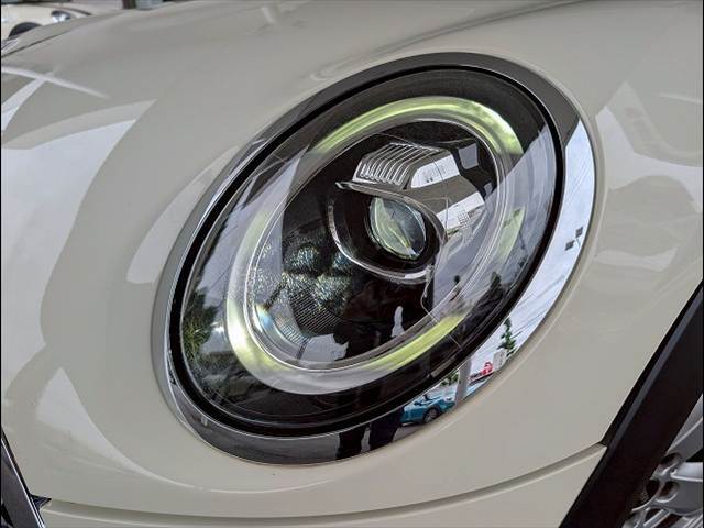 【LEDヘッドライト】です。現在主流のヘッドライトで明るいので視認性が良く安全です。明るさとかっこよさをお楽しみください。