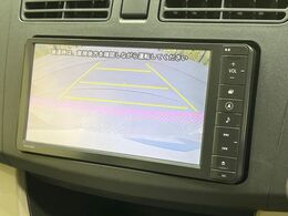 【バックカメラ】駐車時に後方がリアルタイム映像で確認できます。大型商業施設や立体駐車場での駐車時や、夜間のバック時に大活躍！運転スキルに関わらず、今や必須となった装備のひとつです！