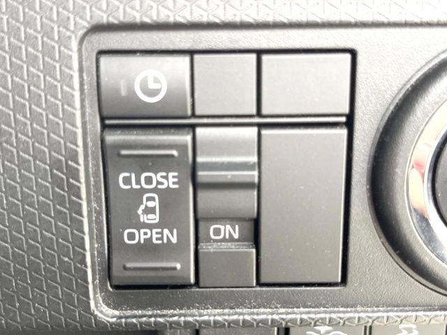 【パワースライドドア】スマートキーや運転席のスイッチでスライドドアの開閉が可能♪電動だから力を入れてドアを開ける必要が無く、小さいお子様でも、重い荷物を持っている時もラクに開け閉めできます♪