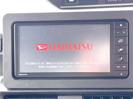 【純正ナビ】人気の純正ナビを装備しております。ナビの使いやすさはもちろん、オーディオ機能も充実！キャンプや旅行はもちろん、通勤や買い物など普段のドライブも楽しくなるはず♪