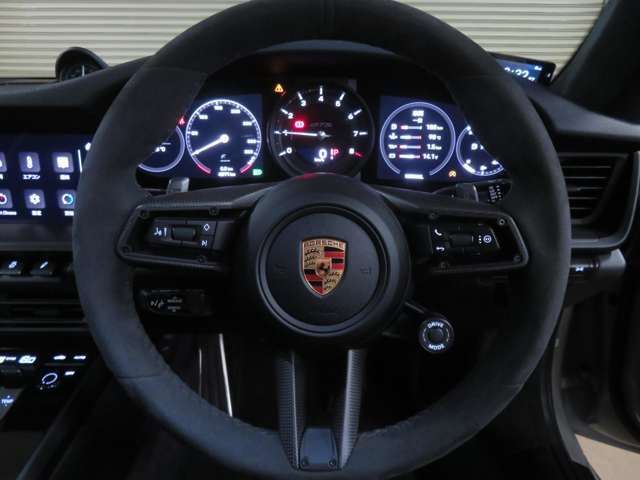 マルチファンクションGTスポーツステアリングホイール、ヒーター付、Race-Tex、マット カーボンパネル　パワーステアリングプラス
