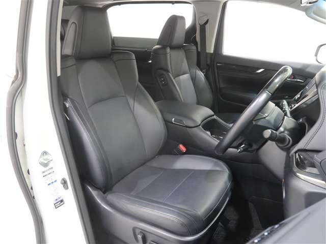 本革シートで体によくフィットするシートです。