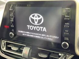 【8インチ　ディスプレイオーディオ】大画面のディスプレイはAppleCarPlayやAndroidAutoが利用可能。大きな画面でスマホナビアプリ等が利用いただけます♪