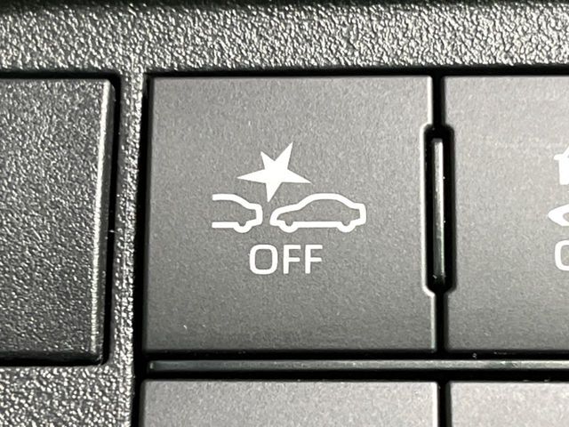 【スマートアシスト】走行中に前方の車両等を認識し、衝突しそうな時は警報とブレーキで衝突回避と被害軽減をアシスト。より安全にドライブをお楽しみいただけます。