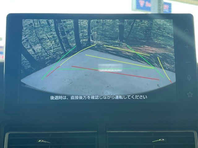 【バックカメラ】駐車時に後方がリアルタイム映像で確認できます。大型商業施設や立体駐車場での駐車時や、夜間のバック時に大活躍！運転スキルに関わらず、今や必須となった装備のひとつです！