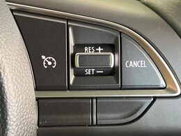 【クルーズコントロール】高速道路もラクラク走行。アクセルを離しても一定速度で走行ができ、長距離運転時の負担を軽減！加速・減速も簡単なスイッチ操作で調整できます。