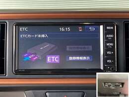 ナビ画面連動のETC付きです。高速道路料金所での小銭の出し入れや雨天時における窓の開け閉めなどの煩わしさが解消できます。料金所の通過もスムーズで快適ですよ。