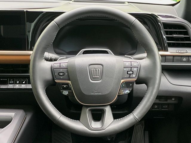 【純正革巻きステアリング】上質な革を使用することで、手にしっかり馴染みとても運転しやすいハンドルです♪