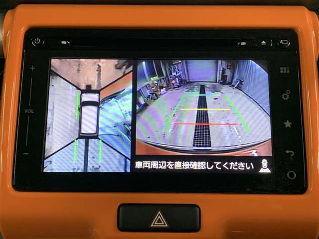 車両を上から見たような映像をモニターに表示。運転席からの目視だけでは見にくい、車両周辺の状況を確認できます。※カメラが映し出す範囲は限られています。必ず車両周辺の安全を直接確認してください。