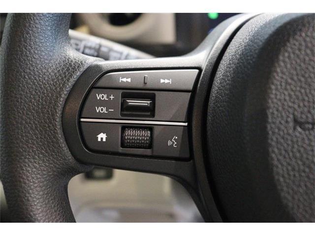 ステアリングリモコン：運転中でもオーディオ操作が手元で行えますよ～♪