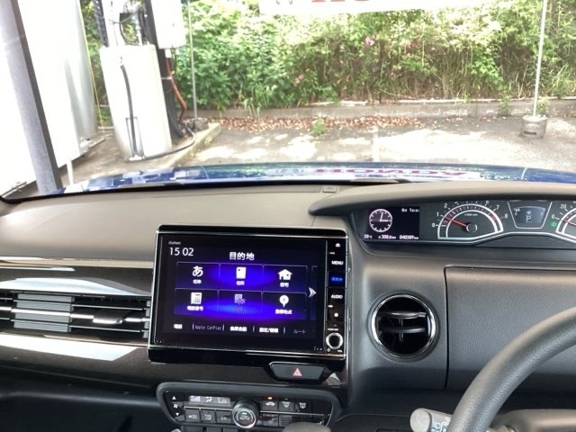 フロントガラスが大きく、ワイドな視界で運転もしやすくなるように、設計されています。