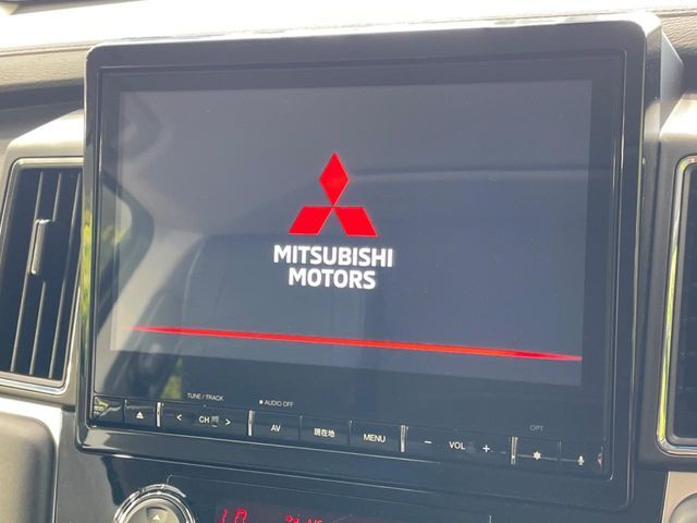 【純正10インチナビ】人気の純正ナビを装備。オーディオ機能も充実しており、Bluetooth接続すればお持ちのスマホやMP3プレイヤーの音楽を再生可能！毎日の運転がさらに楽しくなります！！