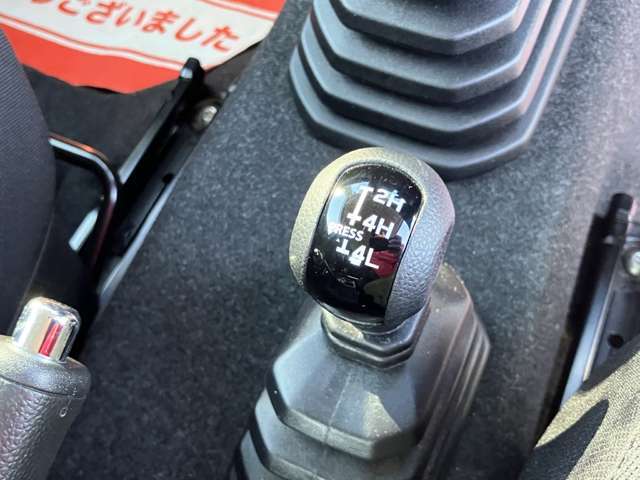 みなさまのカーライフに安心をプラス！ 故障しやすいパーツはもちろん、壊れた際に高額な修理費用がかかってしまうパーツまで、広範囲でカバーする「中古車保証」をご用意しております。