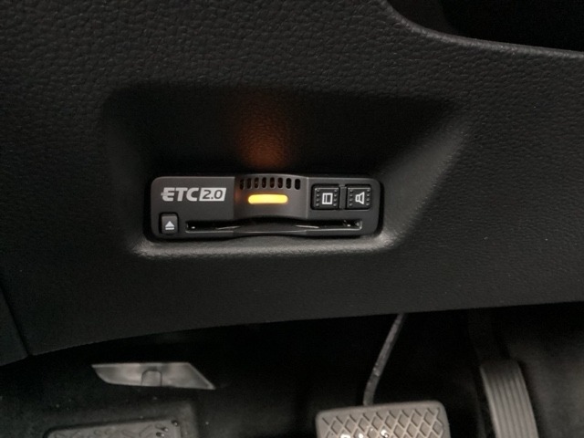 ETCも付いておりますので、高速道路の料金所もノンストップ通過可能ですよ＾＾是非揃えたい装備ですね！