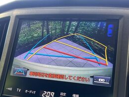 【バックカメラ】駐車時に後方がリアルタイム映像で確認できます。大型商業施設や立体駐車場での駐車時や、夜間のバック時に大活躍！運転スキルに関わらず、今や必須となった装備のひとつです！