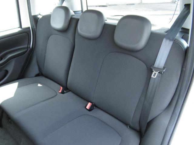 後部座席も当然、綺麗・清潔に仕上げております！内装の綺麗なお車は気持ちが良いですし、コンディションのいい車が多いです！