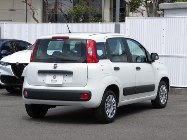 リアコンビネーションランプの位置が高いので後続車からもよく見え、信号待ちや渋滞時の安全性が高くなります