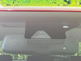 【トヨタセーフティセンス】走行中に前方の車両等を認識し、衝突しそうな時は警報とブレーキで衝突回避と被害軽減をアシスト。より安全にドライブをお楽しみいただけます。