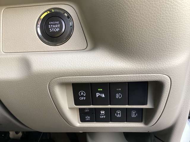 各種スイッチは、運転席のハンドル右手にまとまって配置されています。
