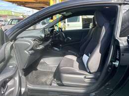 ★5年間新車保障★初度登録から5年間の新車保証が含まれています。長期間、安心してお乗り頂けます！保障費用は支払総額に含まれています！遠方のお客様は保証継承後、お近くのディーラーにて保証が受けられます！