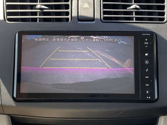 バックカメラ付これで駐車の苦手な方も安心です。