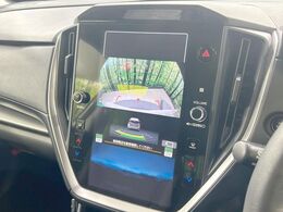 【バックカメラ】駐車時に後方がリアルタイム映像で確認できます。大型商業施設や立体駐車場での駐車時や、夜間のバック時に大活躍！運転スキルに関わらず、今や必須となった装備のひとつです！