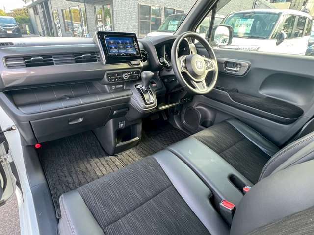 お車で来店の場合、九州自動車道小倉東インターを降りて行橋・大分方面へ。津田西交差点を右折。左手にファミリーマートが見えましたら直ぐ左手に当店が有ります