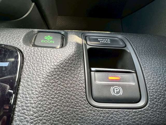 当店でJAFの入会が出来ます。JAFは、万が一のトラブル時に役立ち、日本全国24時間年中無休で使えます。更に色々な特典も付いてます。