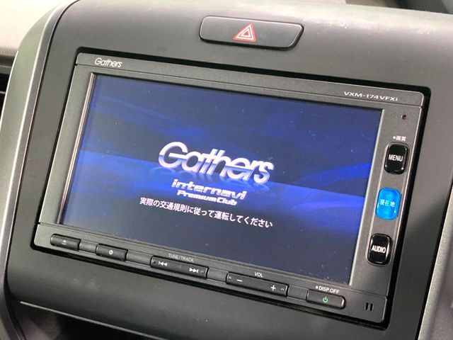 【純正ナビ】人気の純正ナビを装備しております。ナビの使いやすさはもちろん、オーディオ機能も充実！キャンプや旅行はもちろん、通勤や買い物など普段のドライブも楽しくなるはず♪