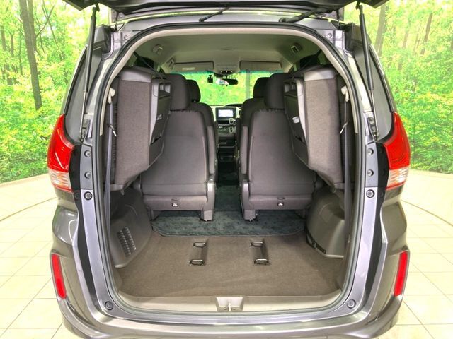 普段のお買い物や通勤、送迎等に十分な荷室スペースを確保しております。セカンドシートを倒すと、大きな荷物の積載も可能です♪