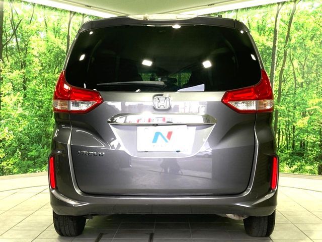 安心の最長10年・走行無制限保証（有償）をご用意。保証内容も充実はもちろん、無料点検＆オイル交換や、年中無休の全国・24時間ロードサービスも付帯されておりますのでご安心下さい。