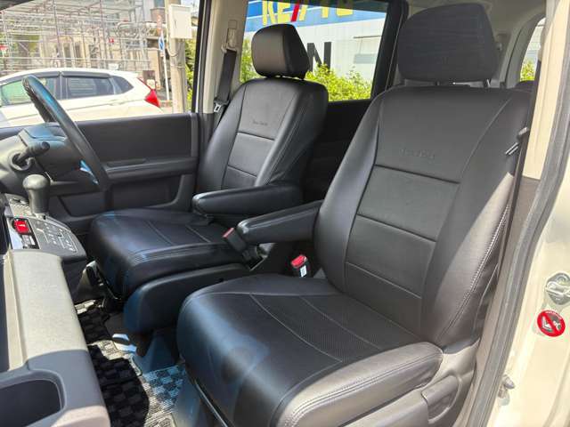 弊社指定業者によるルームクリーニング実施☆エンジンルームから車内まで無料クリーニング♪ご納車前のボディコーティングも専門の業者が常駐しておりクオリティの高いコーティングを低価格にてご提供しております♪