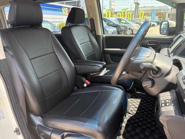 自社陸運局指定工場完備！国家資格車検検査員やメーカー資格1級を持った整備士による整備。ステレオ、エアコン等走行に関係のない所も不具合箇所があれば修理してお渡しいたします。