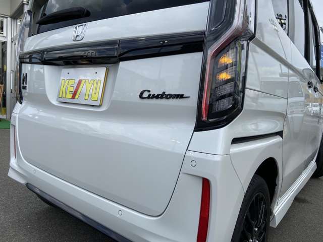 当社の展示車は全車両に”社団法人自動車公正取引協議会”の車両状態説明書を掲示しております。修復歴の有無はもちろん、ドア等の外板の交換歴の有無までも表示☆口頭説明ではなく書面にてお渡ししております♪
