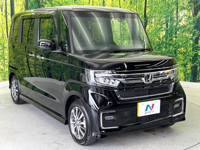 大好評のボディコーティング「弾スプラッシュコート」もご納車までに施工可能。通常のガラスコートと異なる、耐久年数6年の無機質ガラスコーティングが、ボディをキレイな状態に保ってくれます。